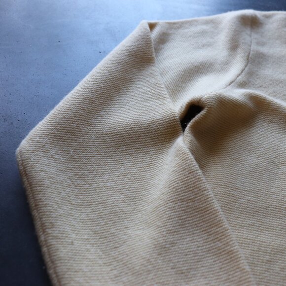 100% Cashmere V Neck Pullover Sweater in Butter Yellow M - Picture 2 of 4
